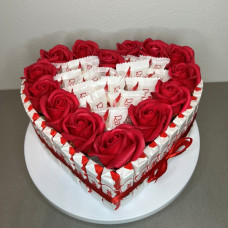 BS1-034 Róża czerwona i Raffaello, serce z Kinder - zestaw prezentowy, wysokość 11cm, średnica 27cm