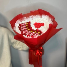 BS1-007 Bukiet serce, Kitkat mini i róże