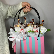 BS1-019 Pink bag with Raffaello, Ferrero, Konafetto and Soap Roses, height 30cm, width 22cm