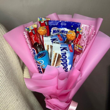 BS-7-Bouquet with a mixture of sweets